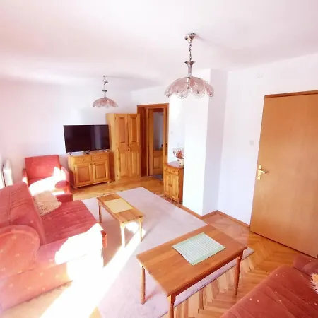 Nina זלאטיבור